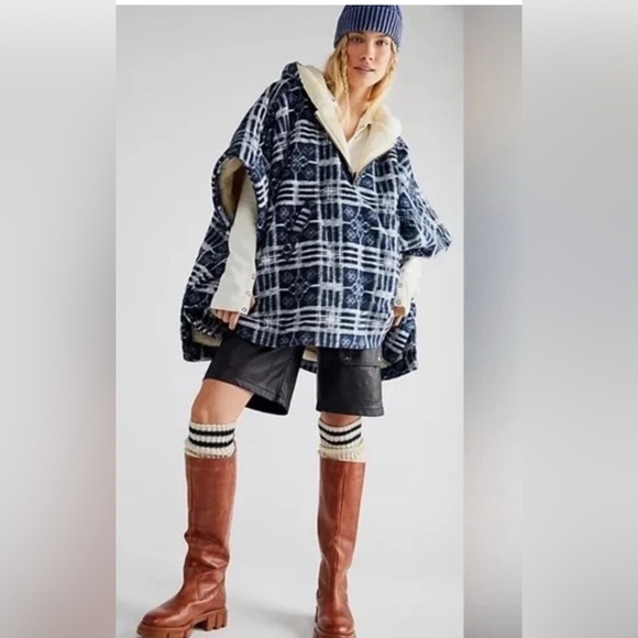 Free People Sweaters - FREE PEOPLE Miss You Poncho ✌🏾🌻